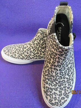 SPERRY PIER WAVE SLIP-ON BOOTS FEATURING A NATURAL LEOPARD PRINT CANVAS, Elastic